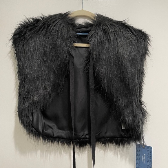 Vera Wang Other - Vera Wang Simply Vera Black faux fur cropped vest NWT L/XL